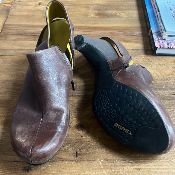 Tsubo booties! Rich brown color! Goes with everything - Picture 3 of 3